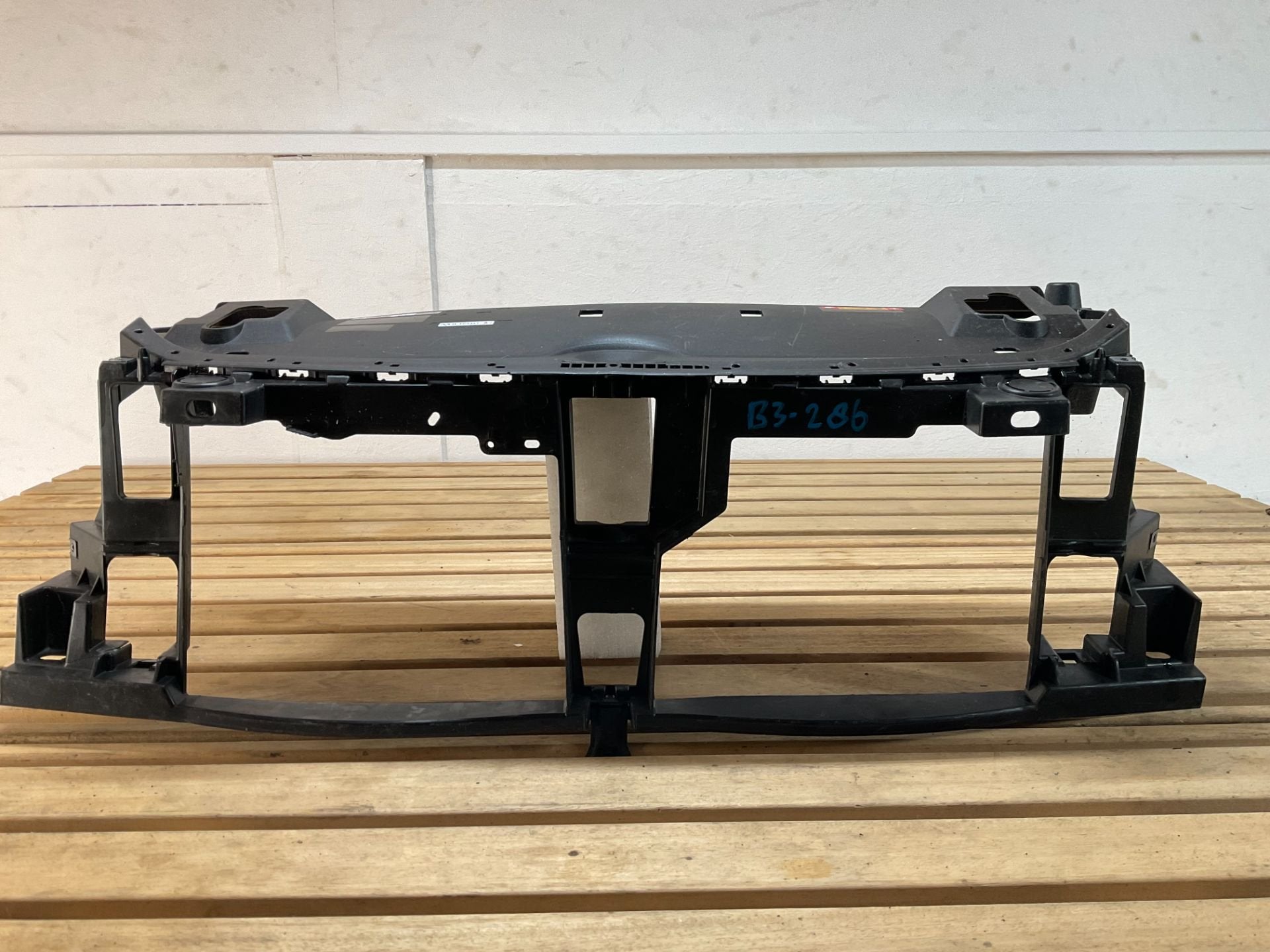 Pare-chocs avant Peugeot 3008 5008 23 26 9843740080 B3-286, Taurusavenue 1
2132 LS  Hoofddorp, NL, Contact.group@renault.com, Pare-chocs
