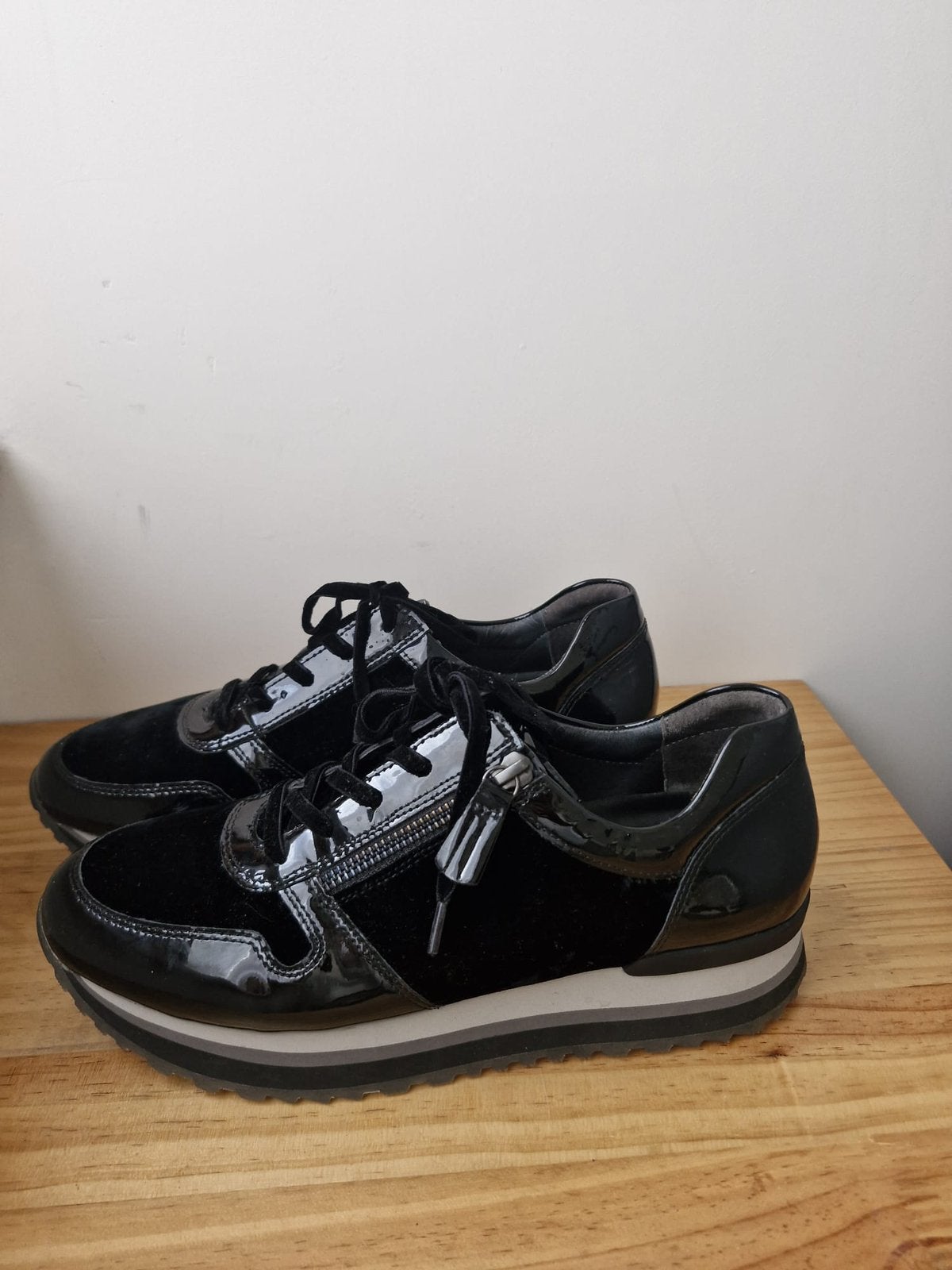 Chaussures, Enlèvement ou Envoi, Comme neuf, Autres types, Noir