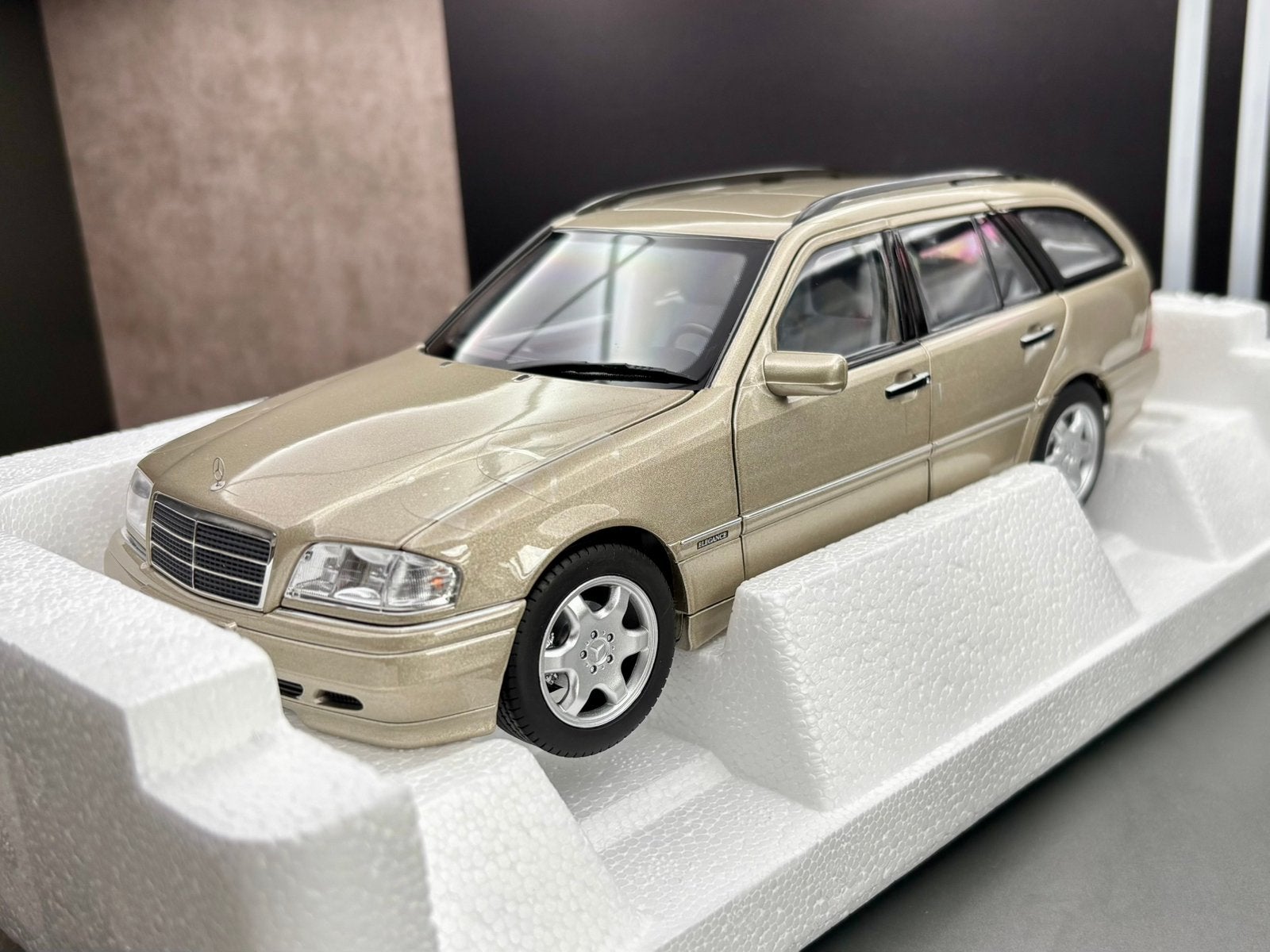 1:18 Mercedes benz C-class T-model 1997, Ophalen of Verzenden, Zo goed als nieuw, Norev