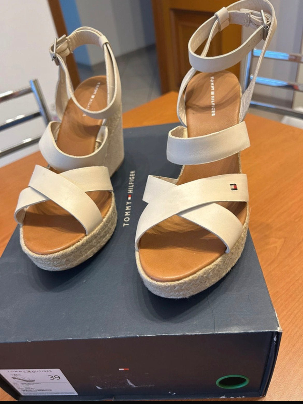 Sandale tommy hilfiger, Neuf, Enlèvement ou Envoi, Beige, Sandales et Mûles