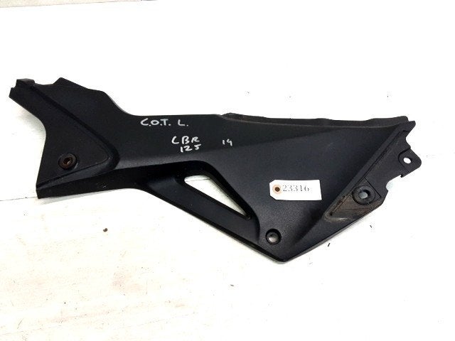 CBR125R 2011 - 2016 Honda Cover Cover onder tank D1-48059
