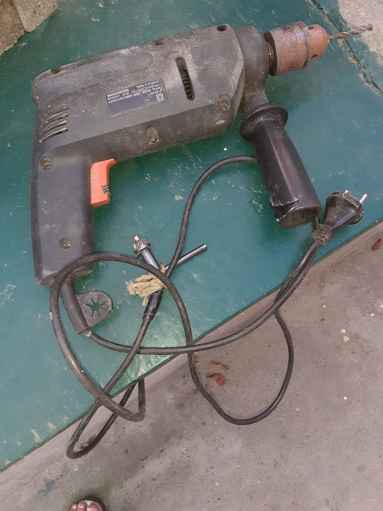 Foreuse Black et Decker, Enlèvement, Utilisé, 400 à 600 watts, Foreuse et Perceuse