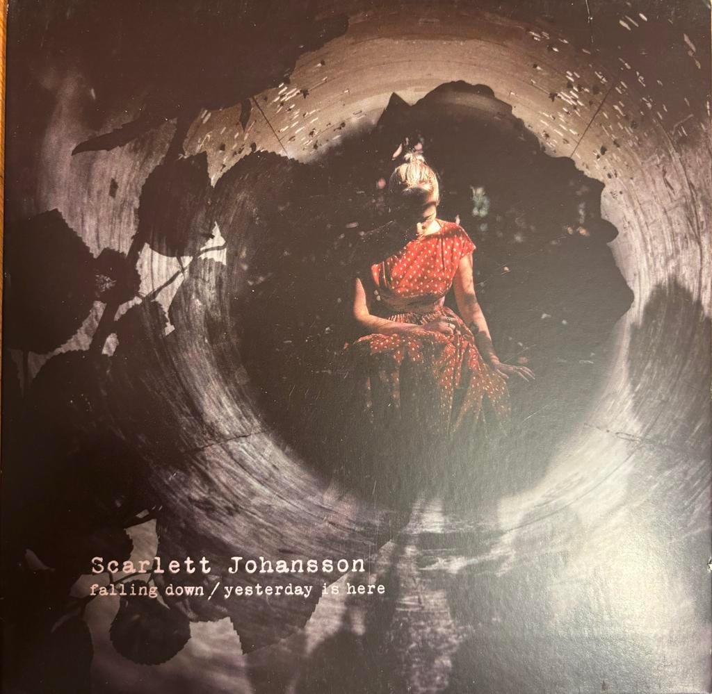 Scarlet Johansson - falling down -yesterdag is here (7”vinyl, Cd's en Dvd's, Ophalen of Verzenden, Zo goed als nieuw, 7 inch, Single