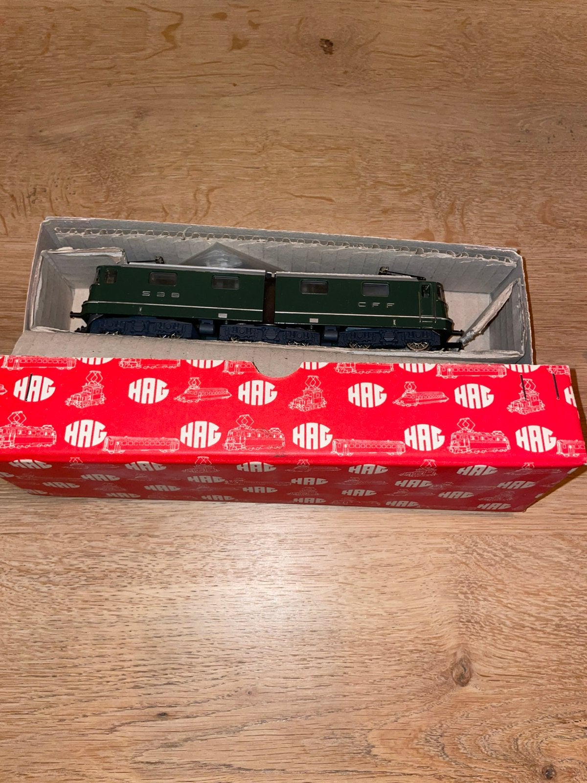 La Haye H0, Enlèvement, Neuf, Locomotive