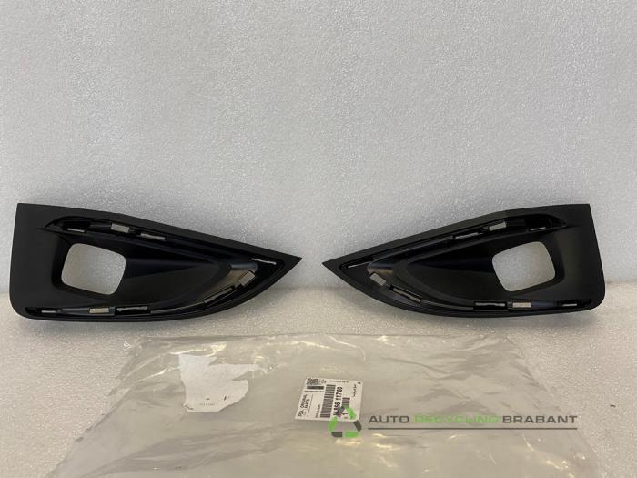 Pare-chocs grille d'un Peugeot 3008, Neuf, -, 3 mois de garantie, -