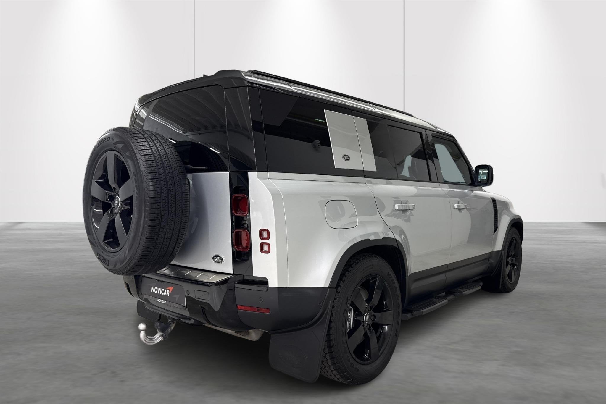 Land Rover Defender 110 P400 First Edition, Automaat, 2361 kg, Stof, Zwart
