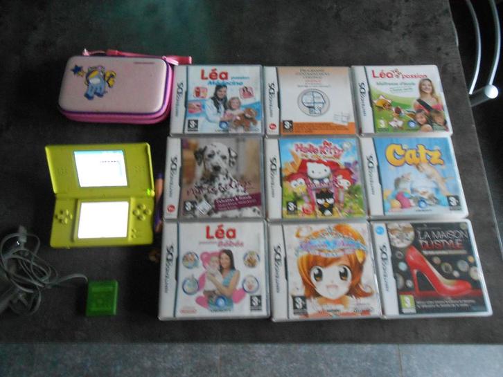 NINTENDO DS LITE en oplader en 10 games in doos en tas, Games en Spelcomputers, Spelcomputers | Nintendo DS, Gebruikt, DS Lite