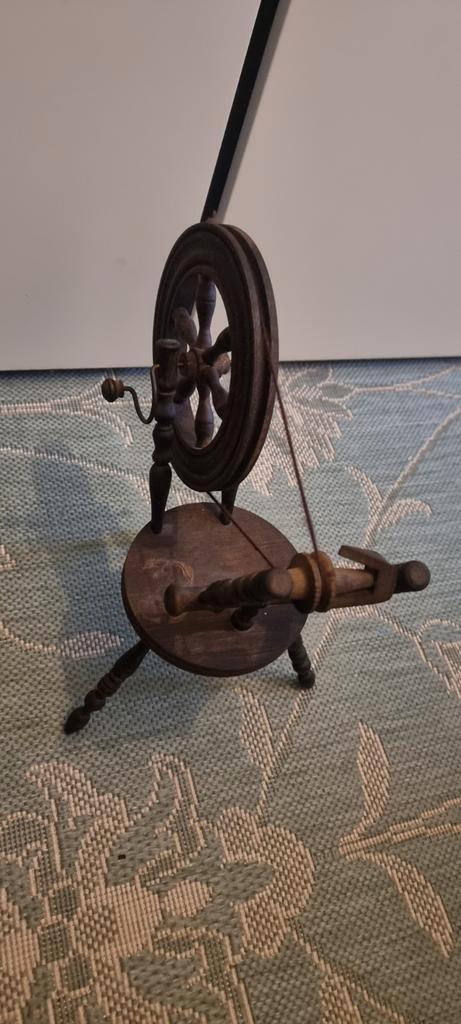 Mooie Oude antieke houten Spinnenwiel, Tickets en Kaartjes, Kortingen en Cadeaubonnen