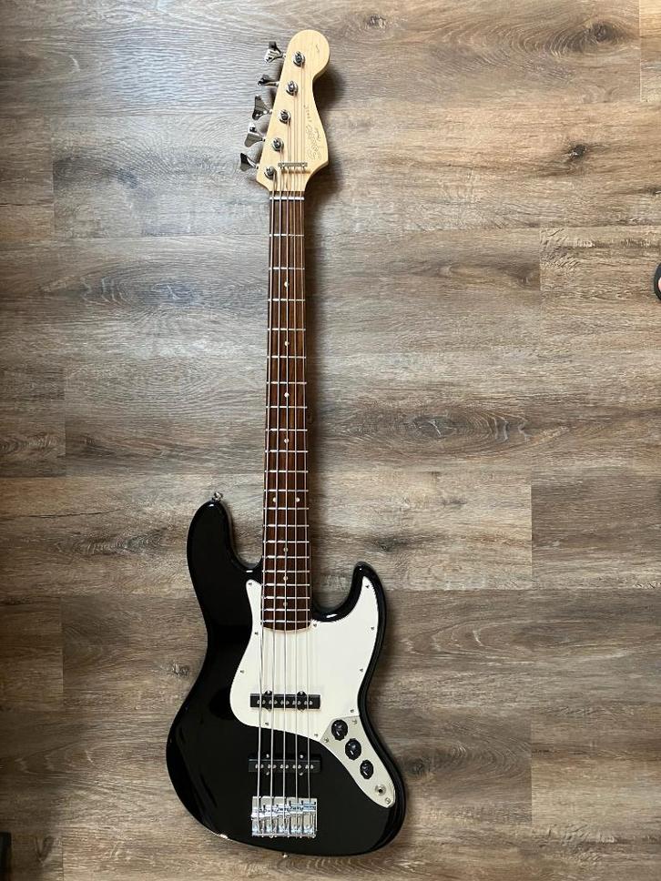 Squier Affinity Jazz Bass V – 2014, Musique & Instruments, Instruments à corde | Guitares | Basses, Comme neuf, Électrique, 5 cordes