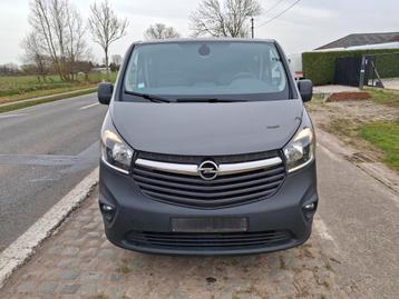 Opel vivaro dubbel cabine 1600 bi turbo 2017, Auto's, Bedrijf, Cruise Control, Te koop, Nissan