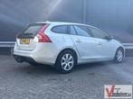 Volvo V60 2.0 D3 Kinetic Automaat | Leder | Climate | Cruise, Auto's, Volvo, Automaat, Zwart, Wit, Te koop
