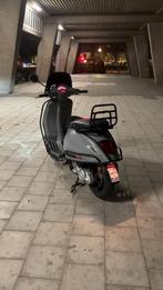 Vespa sprint 2019., Fietsen en Brommers, Ophalen, Zo goed als nieuw, Vespa