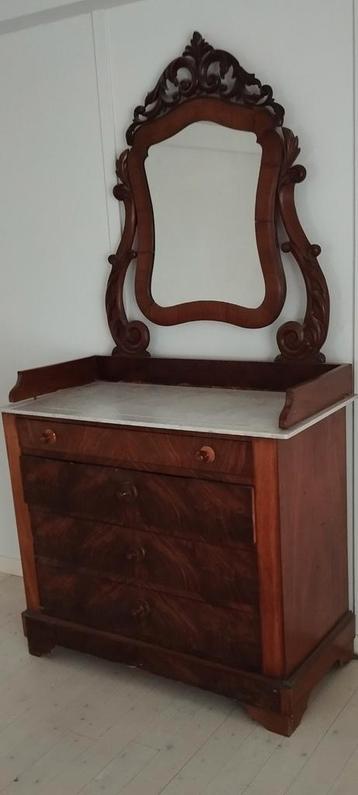 Commode in heel goede staat beschikbaar voor biedingen