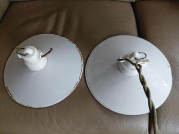 2 antieke boeren stallampen - schuurlamp porselein + emaille beschikbaar voor biedingen
