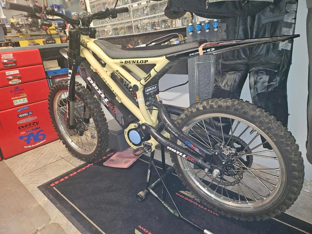 Moto ,velo  électrique puissant drill evo one, Bricolage & Construction, Métaux, Enlèvement ou Envoi