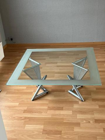 Glazen salontafel beschikbaar voor biedingen