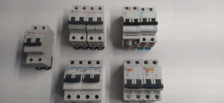 Automaten 2 polig, Doe-het-zelf en Bouw, Elektriciteit en Kabels, Zo goed als nieuw, Ophalen of Verzenden