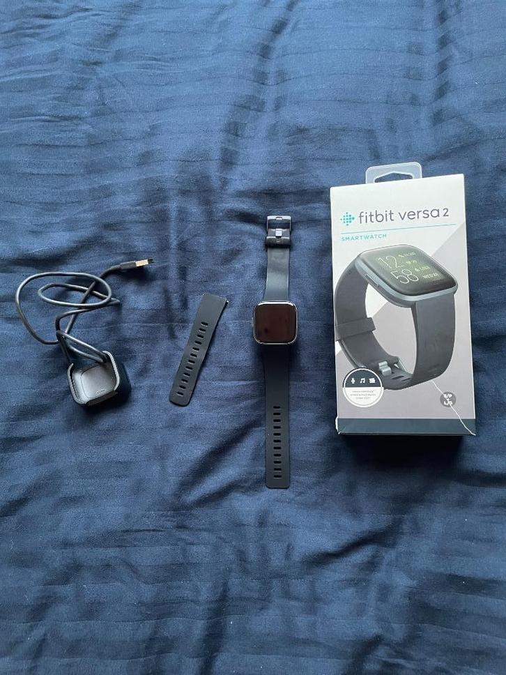 Fitbit Versa 2, Handtassen en Accessoires, Smartwatches, Zo goed als nieuw, Zwart, Afstand, Calorieverbanding, Conditie, GPS, Hartslag