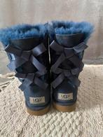UGG Australia Bailey Bow, Ophalen, Blauw, Lage of Enkellaarzen, Zo goed als nieuw