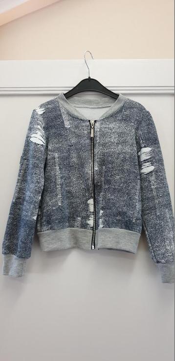 Meisjesvest - 6 jaar beschikbaar voor biedingen