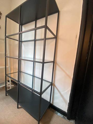 IKEA VITTSJÖ stellingkast zwart metaal/glas 100x175 cm beschikbaar voor biedingen