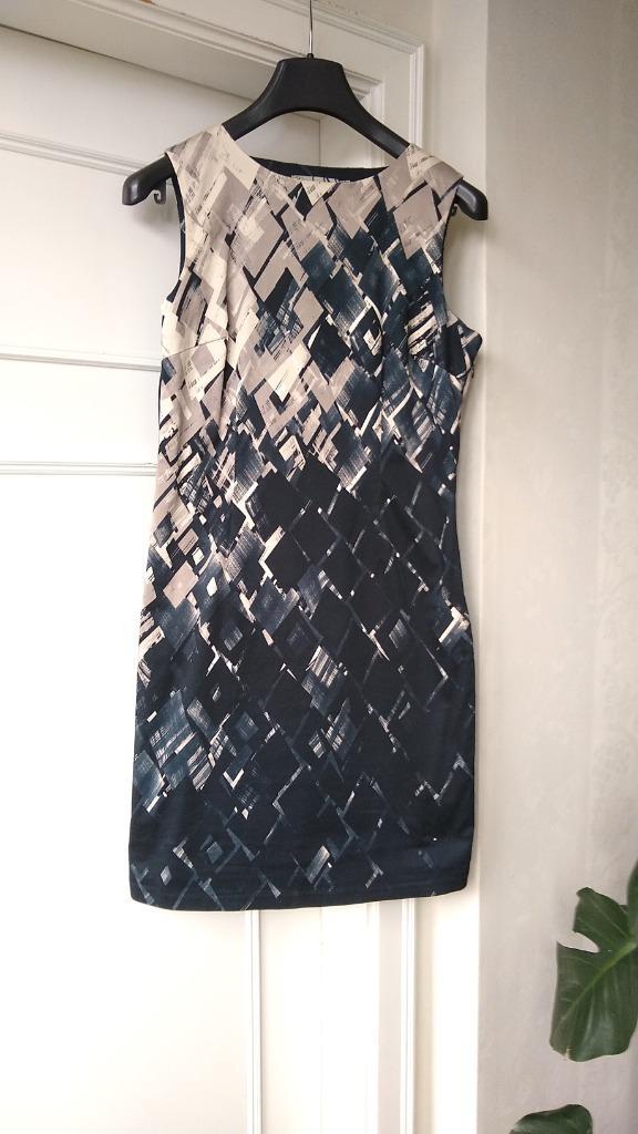 D'Auvry elegant jurkje met artistiek motief, maatje 38, Kleding | Dames, Jurken, Gedragen, Maat 38/40 (M), Blauw, Knielengte, Ophalen of Verzenden