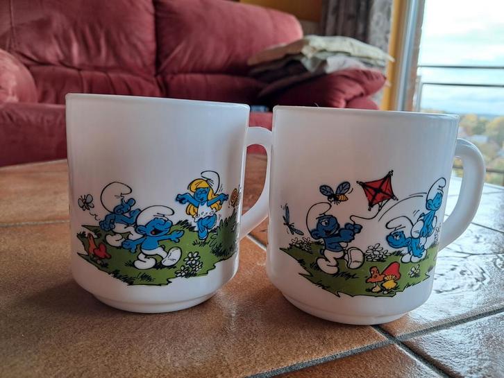 Lot de 2 tasse Schtroumpfs 1985, Maison & Meubles, Cuisine | Vaisselle, Utilisé, Tasse(s) et/ou soucoupe(s), Autres styles, Autres matériaux