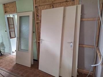 Lot de 5 portes intérieures avec poignées – bon état beschikbaar voor biedingen