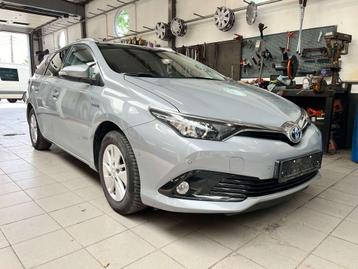 Toyota Auris 1.8i hybride *navi/pdc/botswaarschuwing...