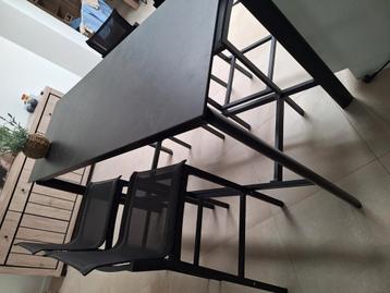 Bartafel met 4 stoelen  beschikbaar voor biedingen