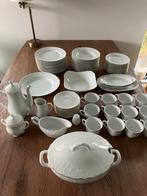 Porselein servies 71-delig voor 12 pers Rococo, Ophalen