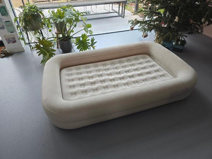 Matras kind Intex, Caravans en Kamperen, Luchtbedden, Zo goed als nieuw, 1-persoons, Ophalen