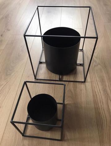 Set metalen bloempotten  beschikbaar voor biedingen
