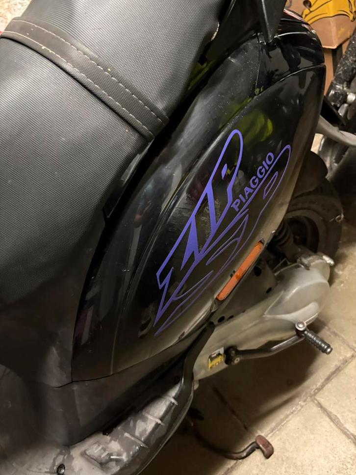 Piagio zip 2T B klasse, Fietsen en Brommers, Scooters | Piaggio, Zip, Ophalen