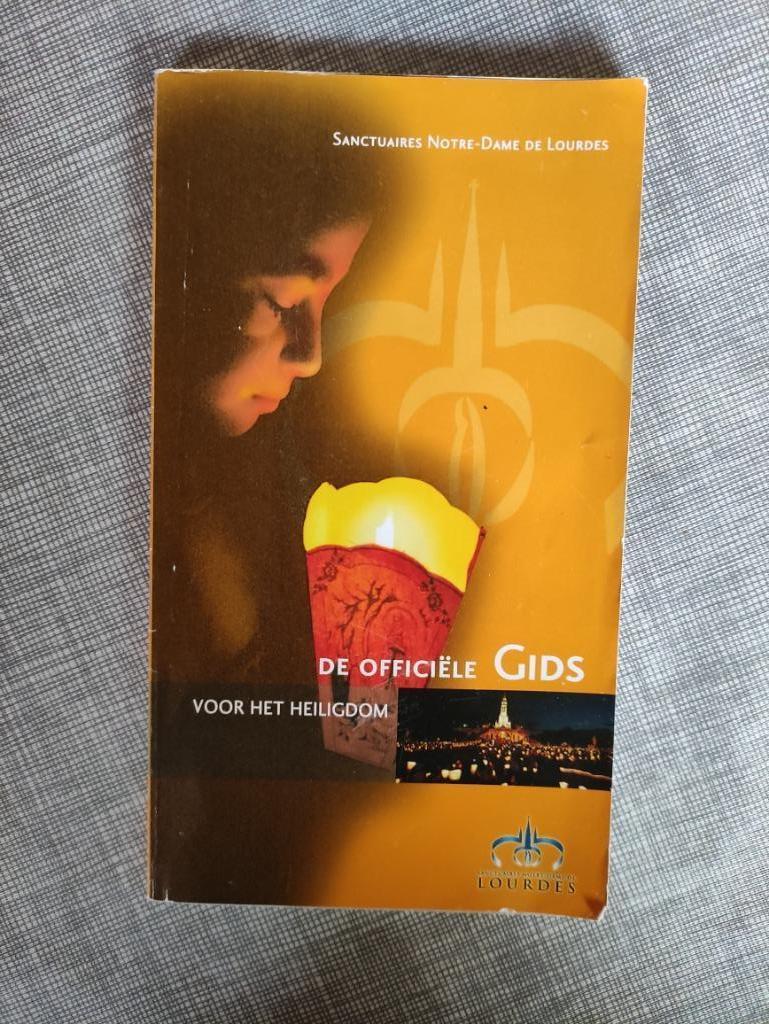 De officiële gids voor het heiligdom, Enlèvement ou Envoi, Utilisé, Brochure