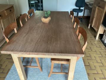Teak eettafel met 8 teak stoelen beschikbaar voor biedingen