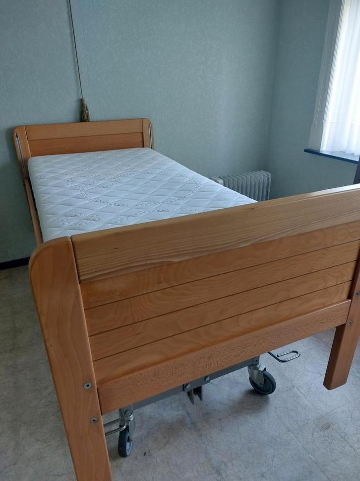 Ziekenhuisbed HOOG-LAAG MET MATRAS, Diversen, Verpleegmiddelen, Ophalen