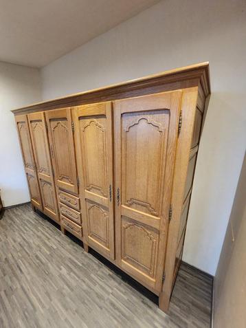 Complete slaapkamer beschikbaar voor biedingen