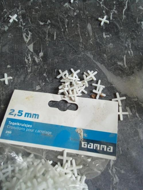 Geopende zak tegelkruisjes 2,5mm, Doe-het-zelf en Bouw, Overige Doe-Het-Zelf en Bouw, Zo goed als nieuw, Ophalen