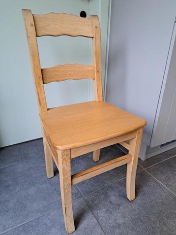 tafel en stoelen