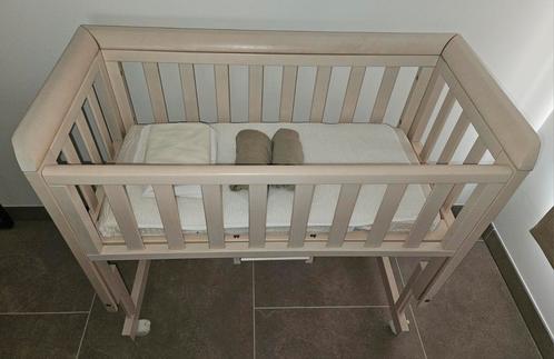 Co sleeper met matras, matrasbeschermers en hoeslakens, Kinderen en Baby's, Babywiegjes en Ledikanten, Zo goed als nieuw, Overige typen