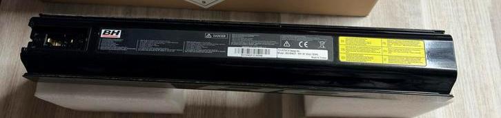 Batterij en oplader voor e-bike BH ATOM, enz, Fietsen en Brommers, Fietsaccessoires | Fietsaccu's, Zo goed als nieuw, Ophalen