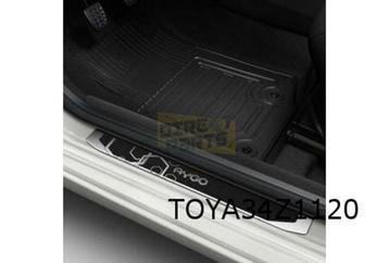 Toyota Aygo Instaplijsten (2x) tekst ''Aygo" design sport Or beschikbaar voor biedingen
