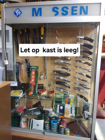 OPRUIMING! Professionele vitrinekast uit een dumpshop., Huis en Inrichting, Ophalen, Gebruikt, 100 tot 150 cm, 100 tot 150 cm