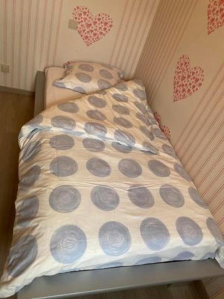 ZEER STEVIG ️ GRIJS MODERN 1-PERSOONSBED, Huis en Inrichting, Slaapkamer | Bedden, Grijs, Ophalen