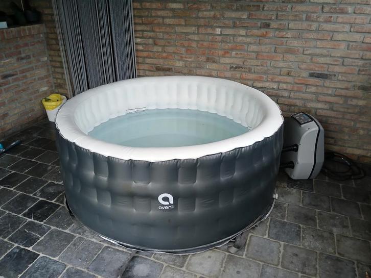 Opblaasbare jacuzzi van Avenli., Tuin en Terras, Bubbelbaden en Hottubs, Gebruikt, Vast, Afdekzeil, Grondzeil, Ophalen