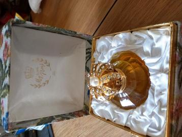 Myrna Pons parfumflesje beschikbaar voor biedingen