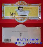 2007-BETTY BOOP- METALEN BORD 15 X 8CM-, Verzamelen, Stripfiguren, Nieuw, Overige typen, Betty Boop, Ophalen of Verzenden