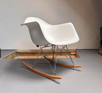 Charles Eames rocking chair (replica), Huis en Inrichting, Stoelen, Ophalen
