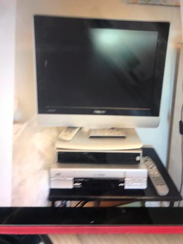 Philips Tv60 cm diameter+ JVC video speler DVD speler beschikbaar voor biedingen